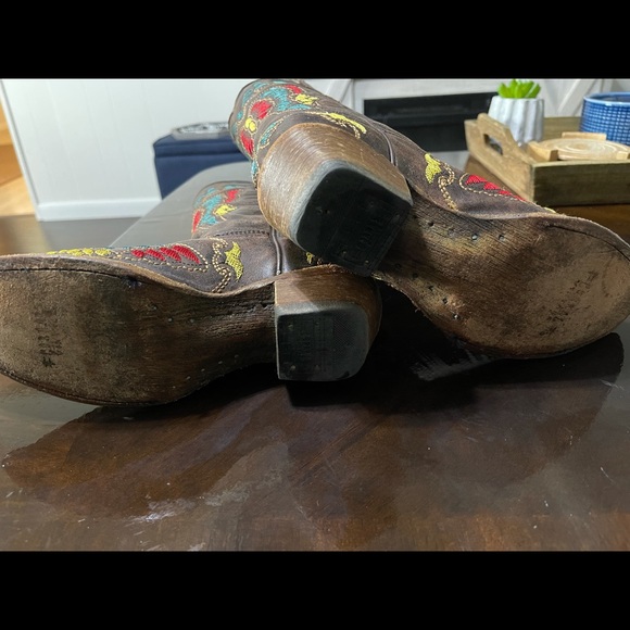 Corral Teen Butterfly Embroidery  - Picture 4 of 5